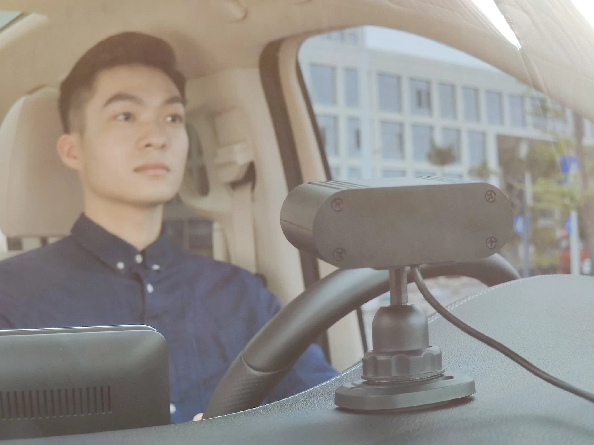 Cabin-facing dash cam directed towards the driver. - Sentriwise